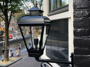Buitenlamp voor een grachtenpand Jan van der Heyden