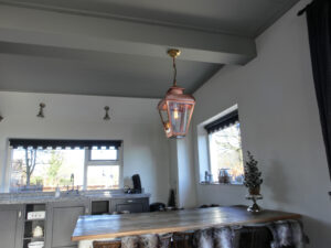 Hanglamp voor binnen boven de keukentafel