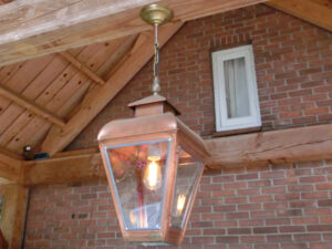 Hanglamp aan ketting voor onder de veranda