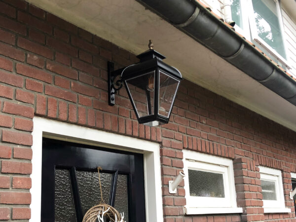 Hanglamp mooi boven voordeur