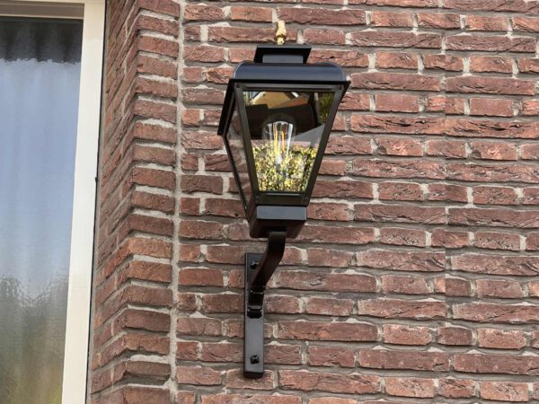 Kleine mooie sfeervolle buitenlamp