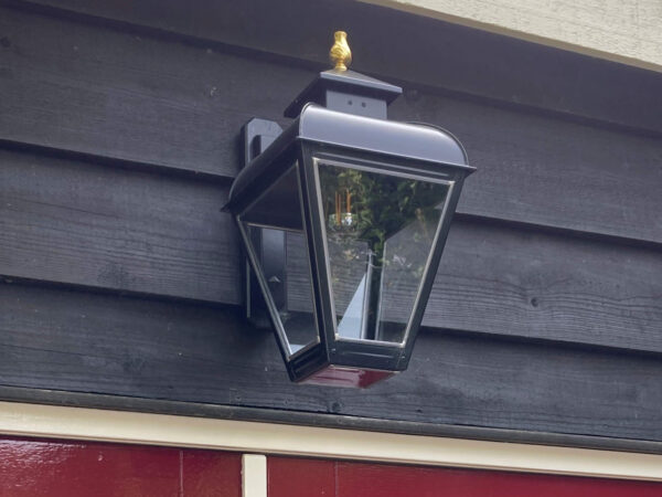 Lamp aan schuur